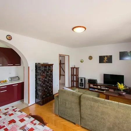 Apartment V In Near The Center Of Town Premantura