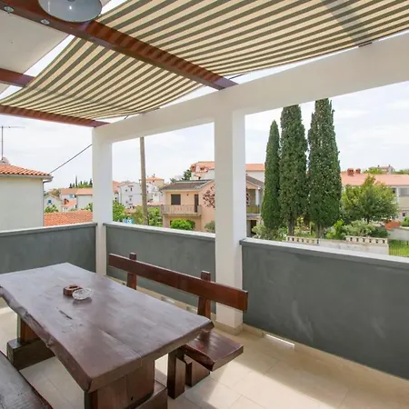 Apartment V In Near The Center Of Town Premantura